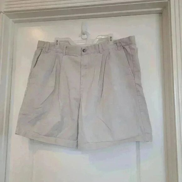 Eddie Bauer Men's Light Gray Cotton Chino Shorts EUC sz 40 - Picture 2 of 4